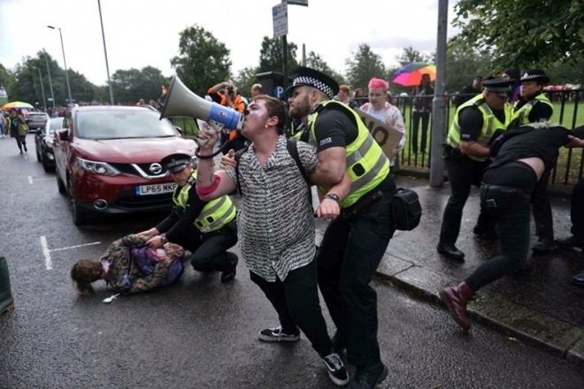 ​Les manifestants LGBTQ de la gay pride de Glasgow se révoltent face aux violences policières