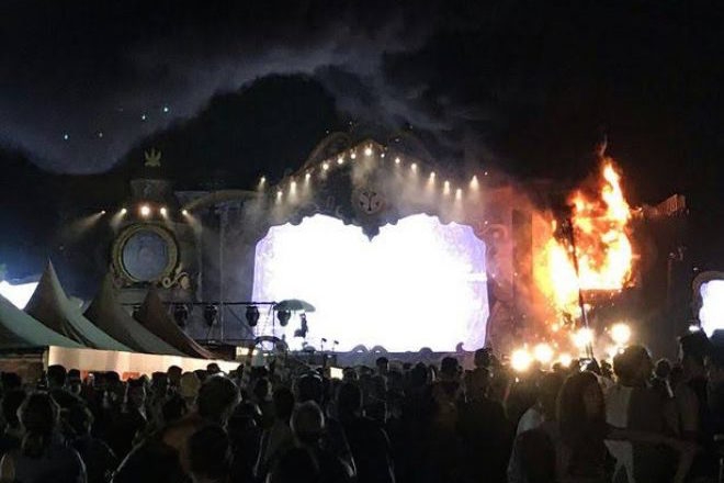 Un gigantesque incendie ravage la scène du festival Tomorrowland Unite Spain à Barcelone