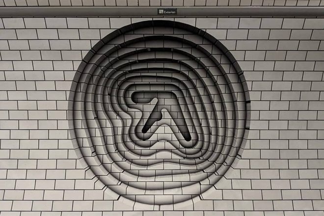 Le logo 3D d'Aphex Twin apparaît sur les murs du métro londonien
