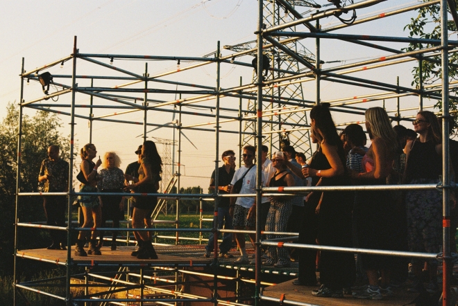 Belgique : le festival underground LLOSS reprend ses quartiers cet été dans une forteresse abandonnée