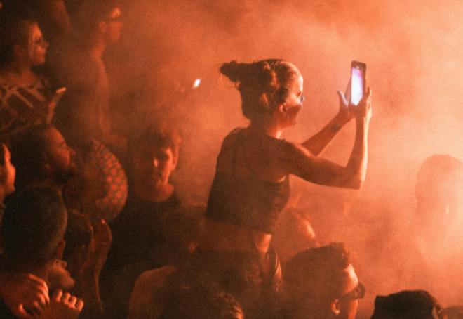 Free parties : entre répression politique et culture alternative