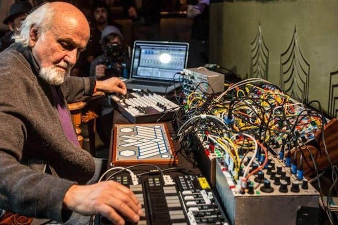 Le pionnier du synthé modulaire Morton Subotnik fait l’objet d’un nouveau documentaire