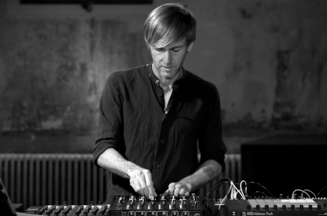 Richie Hawtin explique son utilisation du Model 1 dans une nouvelle vidéo