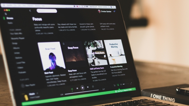 Spotify pourrait introduire de « nouveaux paliers d'abonnements payants » suite à l'accord avec Warner Music