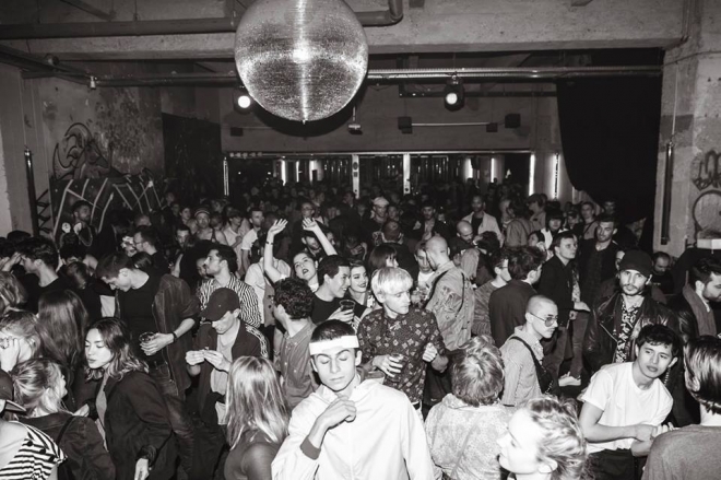 Paris : le club Garage revient pour toute une saison de soirées techno &  disco face à la Seine - Fête - Mixmag France