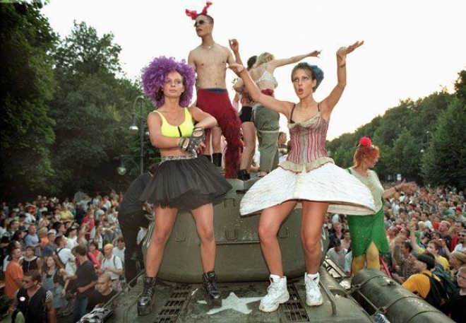 Love Parade : l'histoire de la techno qui a conquis la rue