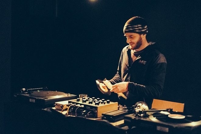 Le DJ français Cedric Woo accusé d’avoir volé un disque à 70€ dans un disquaire de New York