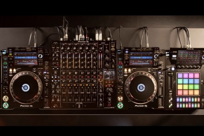 Pioneer veut révolutionner le DJing avec sa nouvelle table de mixage à 6 voies