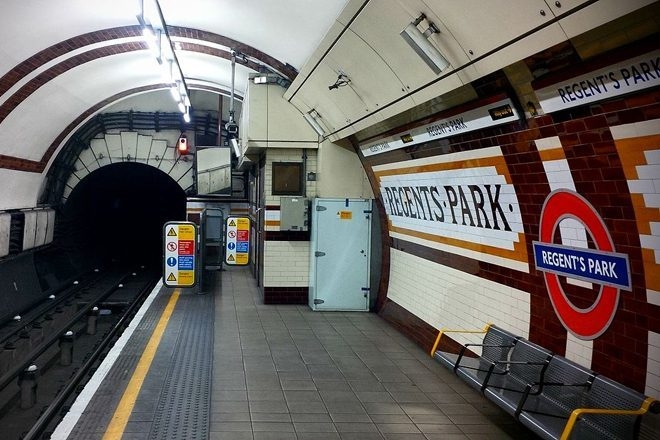 La police interrompt une rave drum&bass impromptue dans le métro londonien