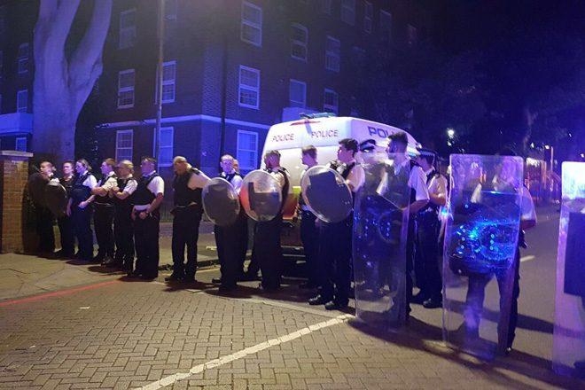 Affrontement entre policiers et ravers au nord de Londres au cours d'une soirée illégale