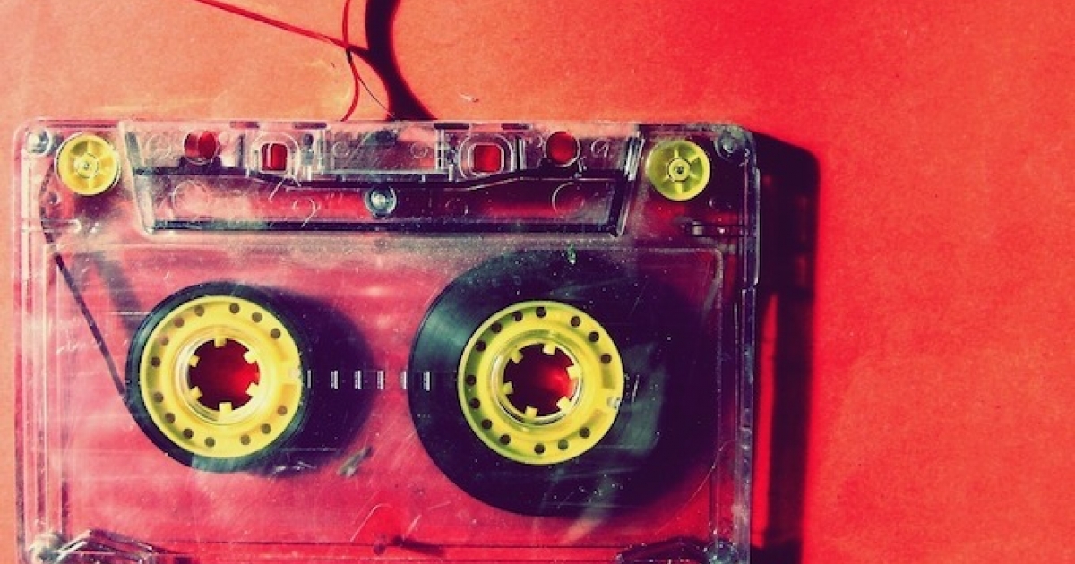 Qu Appelle T On Aujourd Hui Une Radio Pirate Ces archives d'émissions de radios pirates célèbrent la rave révolution