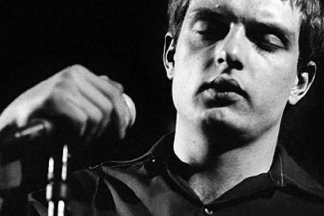 À voir : une série de films célèbre les 40 ans de l’iconique ‘Unknown Pleasures’ de Joy Division