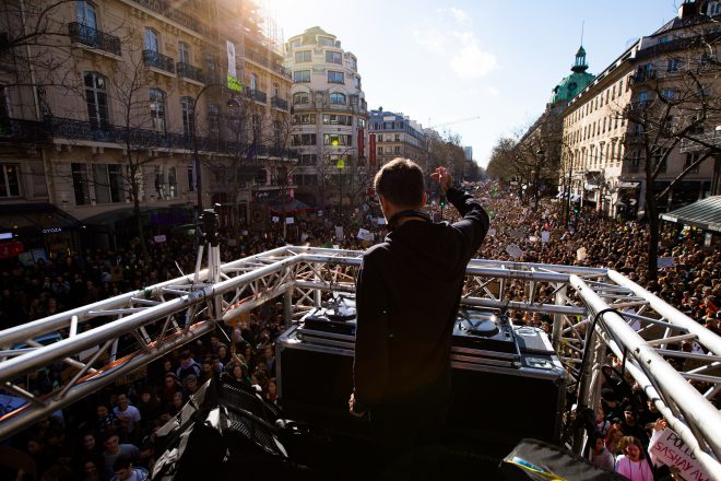 «Marche du Siècle» : le char Rave 4 Climate a rassemblé la scène parisienne pour la cause écolo