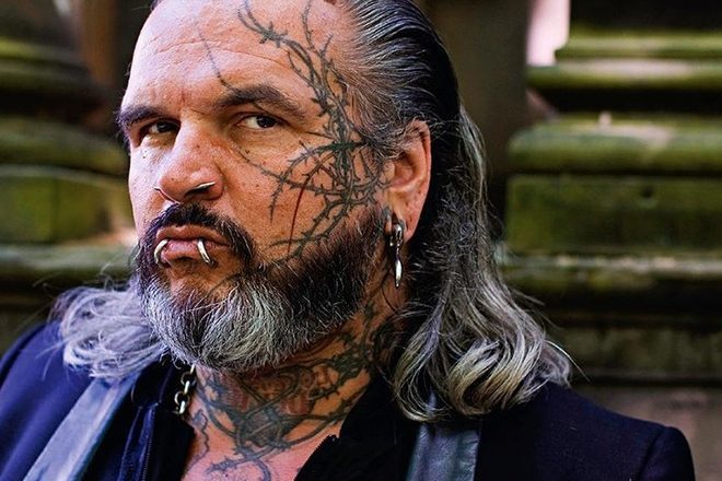 Vidéo : Le videur du Berghain Sven Marquardt inaugure une expo photo à Tbilisi